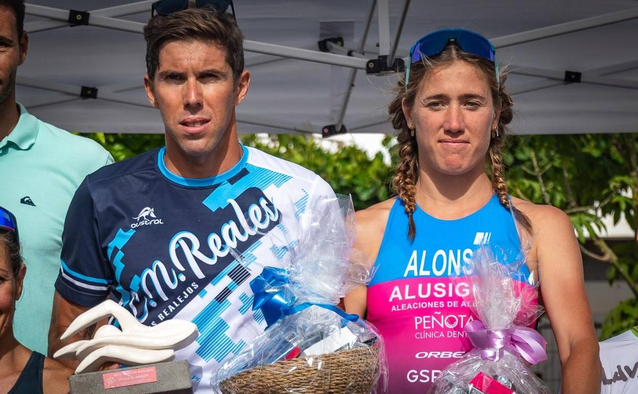 Los ganadores de la prueba conejera, tras sus merecidos triunfos, 