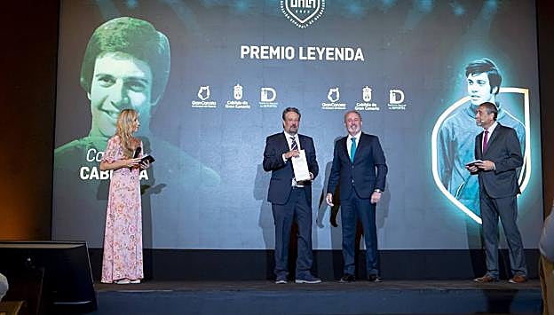 Carmelo Cabrera recibió el premio Leyenda. 