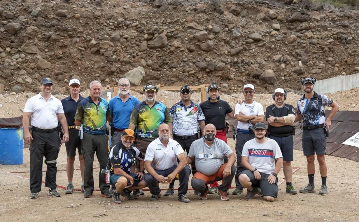 Foto de grupo de participantes de esta competición. 