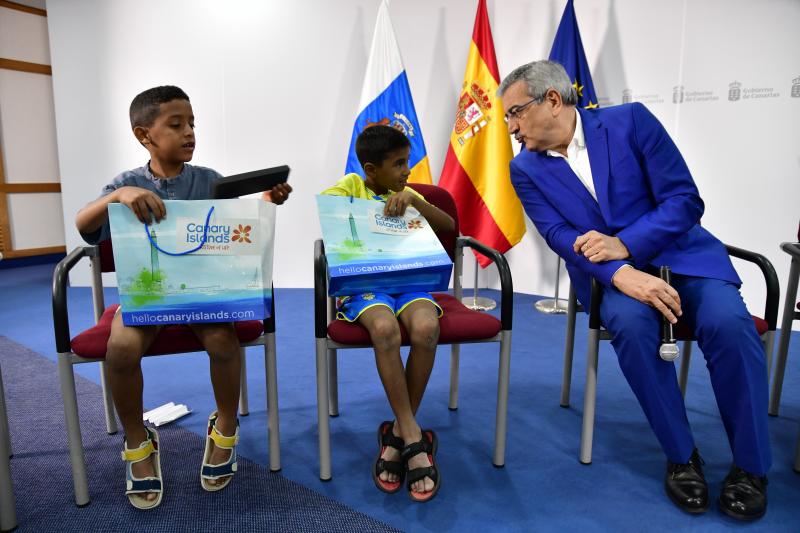 Fotos: El Gobierno canario recibe a los menores saharauis