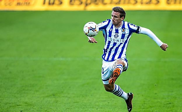 Nacho Monreal, durante un partido contra el Cádiz en la temporada 2020-2021. 