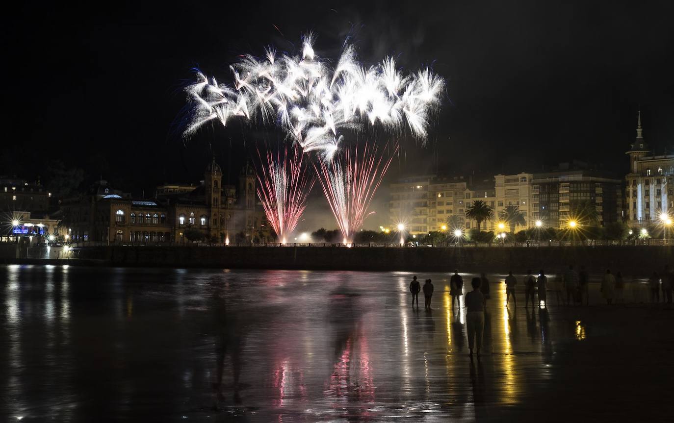 Fotos: Espectáculo grancanario en el Concurso Internacional de Fuegos Artificiales de San Sebastián