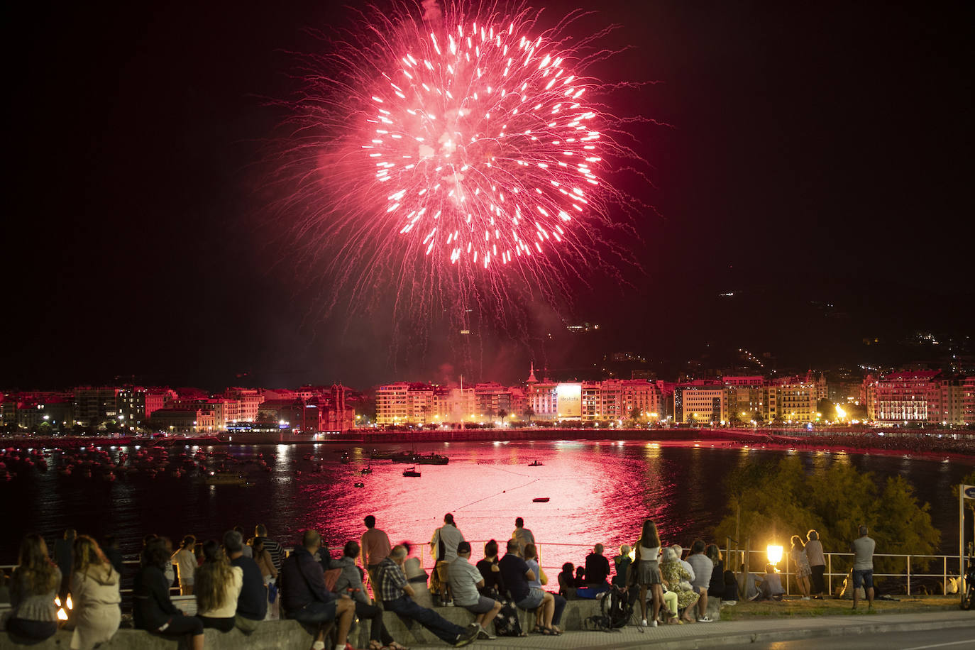 Fotos: Espectáculo grancanario en el Concurso Internacional de Fuegos Artificiales de San Sebastián