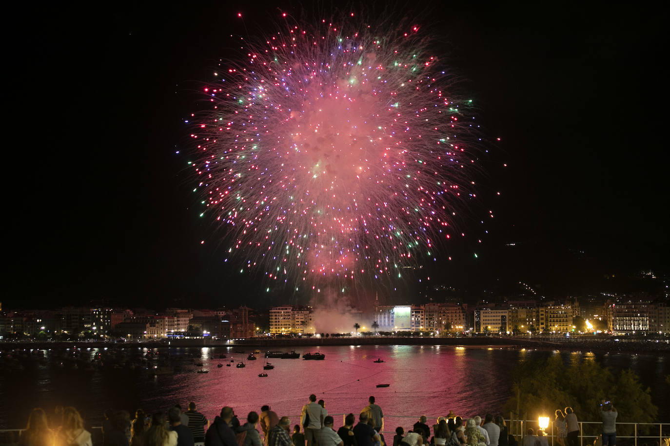 Fotos: Espectáculo grancanario en el Concurso Internacional de Fuegos Artificiales de San Sebastián
