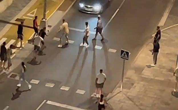 Pelea frente a la discoteca Blessed un día de semana en Maspalomas. 