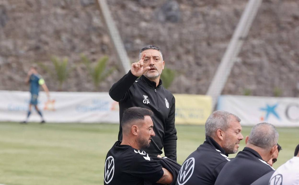 García Pimienta, durante un entrenamiento. 