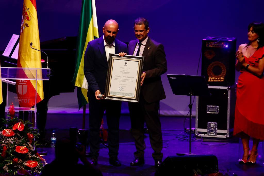 Fotos: Nueve personas y entidades reciben las insignias de oro de Teror