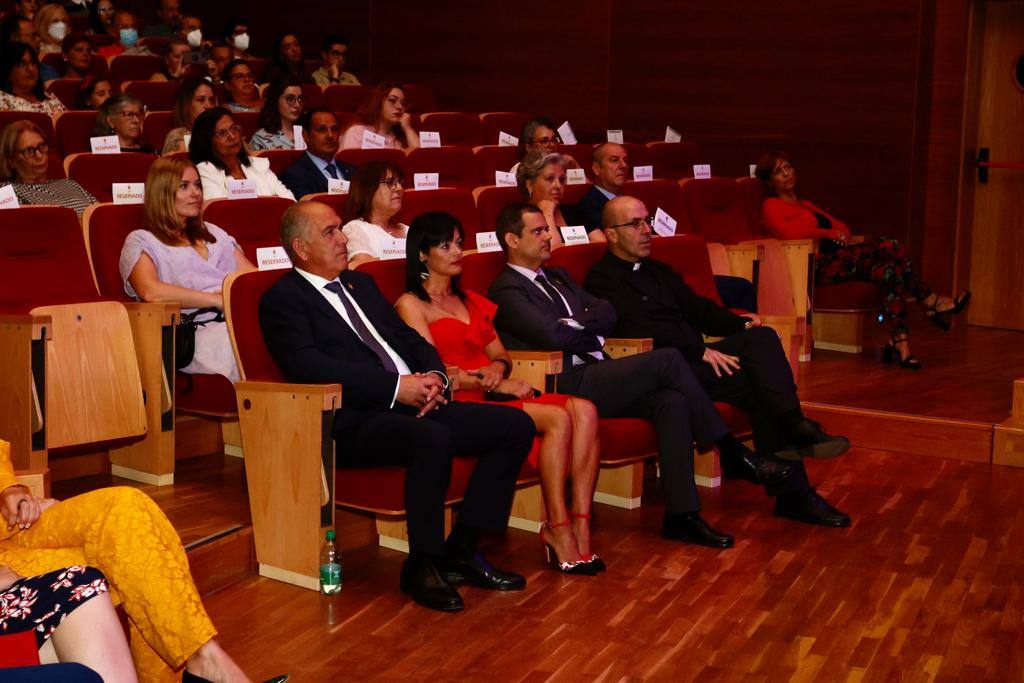 Fotos: Nueve personas y entidades reciben las insignias de oro de Teror