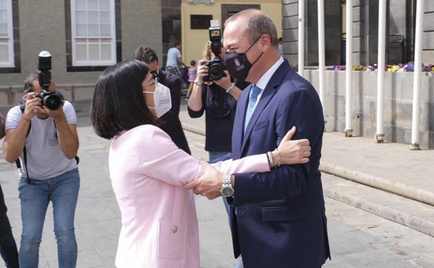 Imagen de archivo de la ministra de Sanidad, Carolina Darias, con el alcalde, Augusto Hidalgo. 