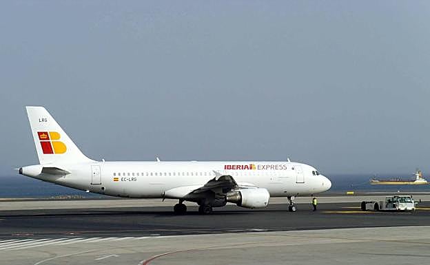 Iberia Express cancela solo tres vuelos en su octavo día de huelga, uno de ellos a Gran Canaria
