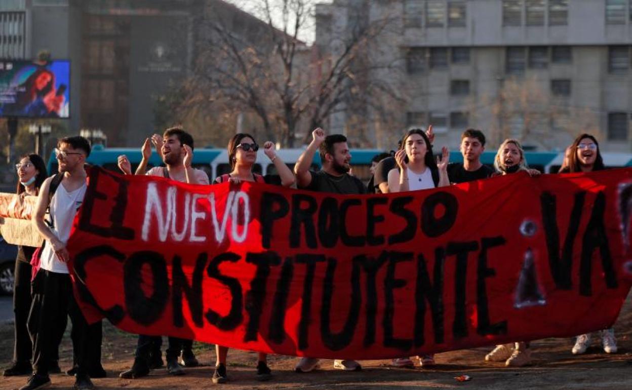 Manifestación en Santiago de Chile a favor del cambio de Constitución. 