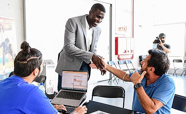 Imagen principal - «Muchas gracias por volver, Savané»