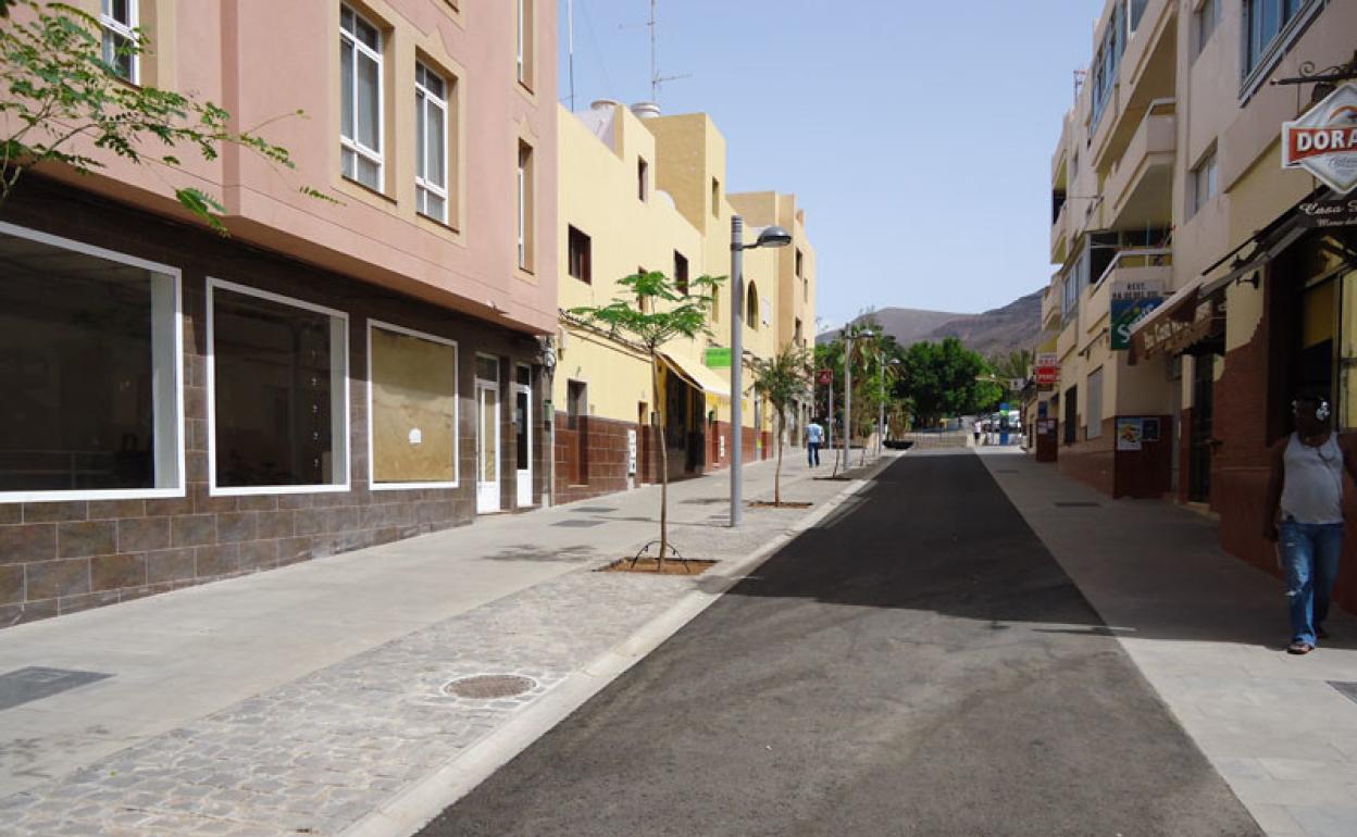 Calle de Morro Jable con opción de estrenar señalética. 
