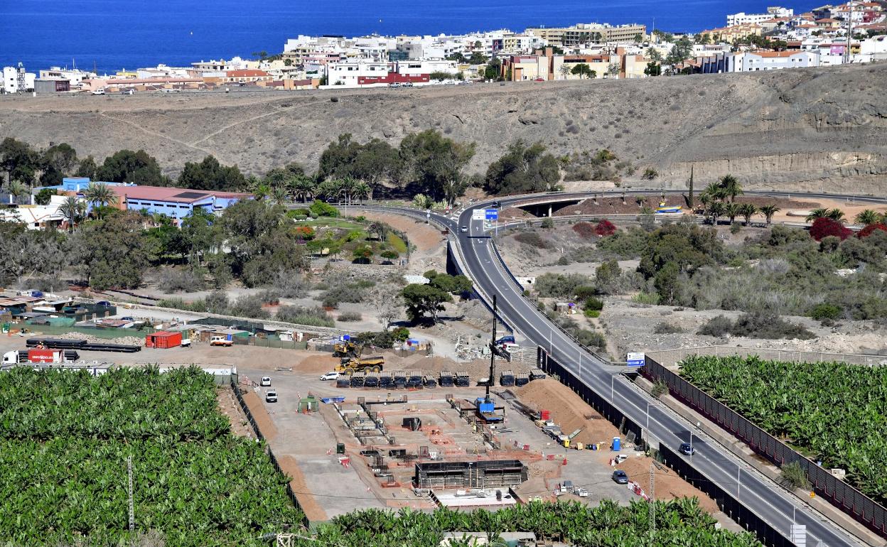 Obras de la desaladora de la central hidroeléctrica. 