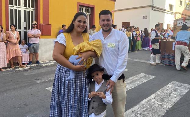 Tatiana Ramírez y Jonás Castellano, con sus hijos.