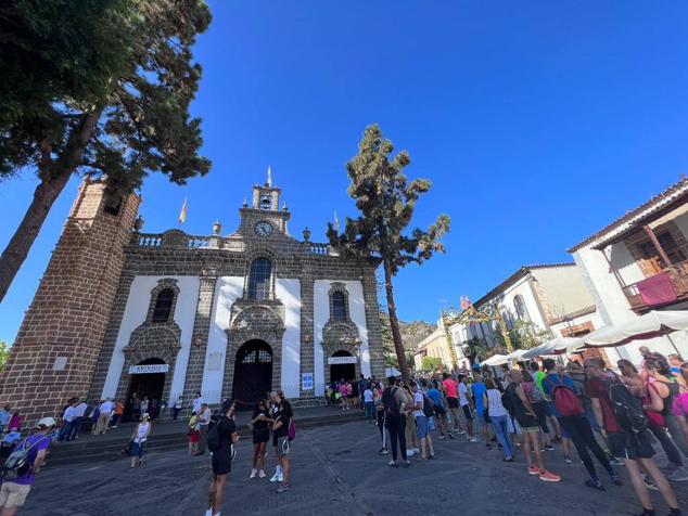 Marea de peregrinos a Teror.