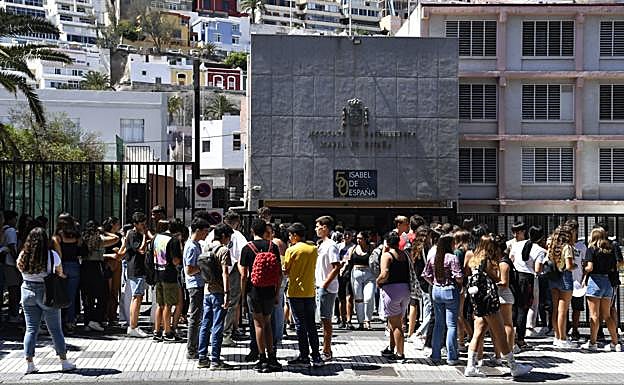 Educación recuerda a los centros quién debe pagar el material escolar