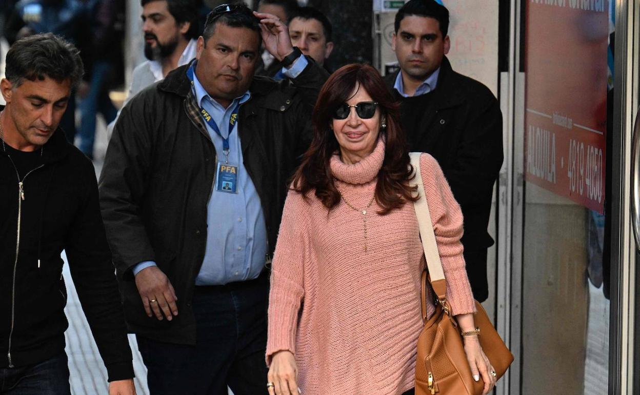 La vicepresidenta de Argentina, Cristina Fernández de Kirchner, fue apuntada con un arma a la cabeza el 1 de septiembre. 