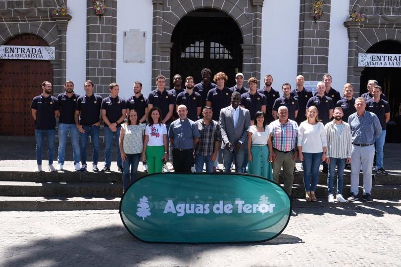 El Granca visita a la Patrona en Teror