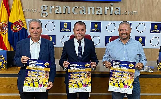 Juan Ruíz, Teodoro Sosa y Mario Ramírez en el acto de presentación del Torneo. 