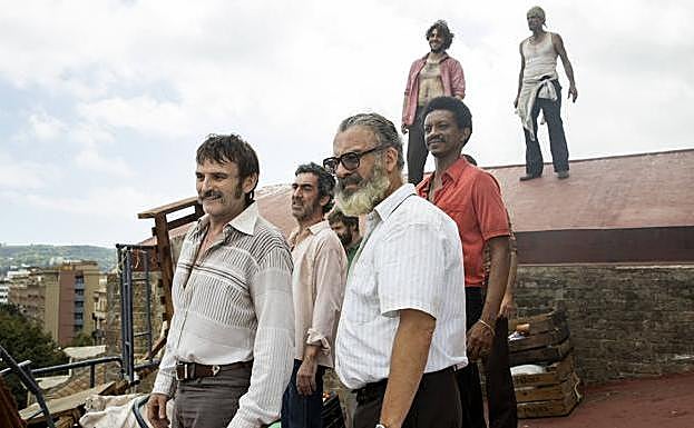 Fernando Tejero y Javier Gutiérrez en el tejado de la Modelo.