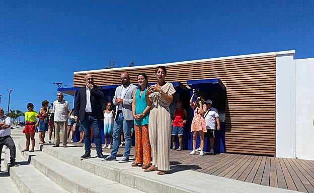 La alcaldesa Onalia Bueno, la consejera regional de Turismo, Yaiza Castilla, el consejero insular de Turismo Carlos Álamo y José María Mañaricua, presidente de la Federación de Empresarios de Hostelería y Turismo de Las Palmas durante la inauguración, este viernes. 