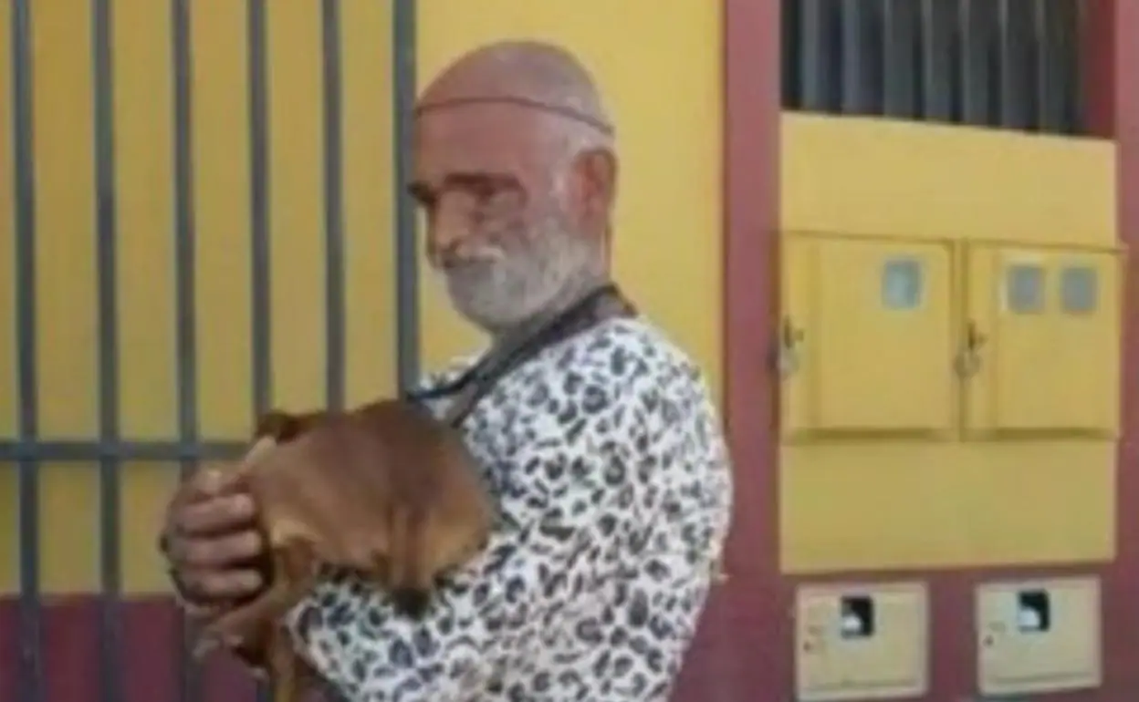 Captura del vídeo de Baldomero con su perro que grabaron los acusados el día de los presuntos hechos. 