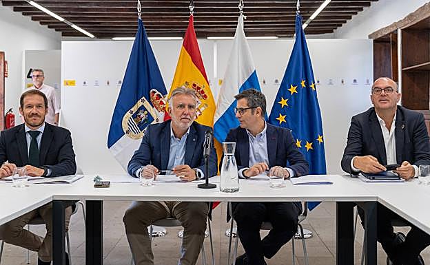 Ángel Víctor Torres y el ministro Bolaños presiden la Comisión Mixta en La Palma. 