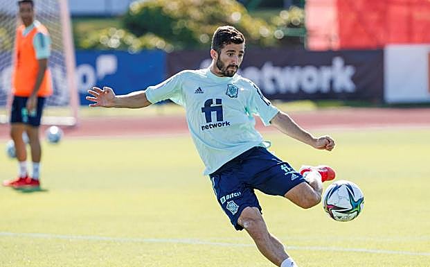 José Luis Gayà, entrenando en la Ciudad del Fútbol de Las Rozas. 