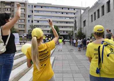 Imagen secundaria 1 - Varias imágenes de la protesta. 