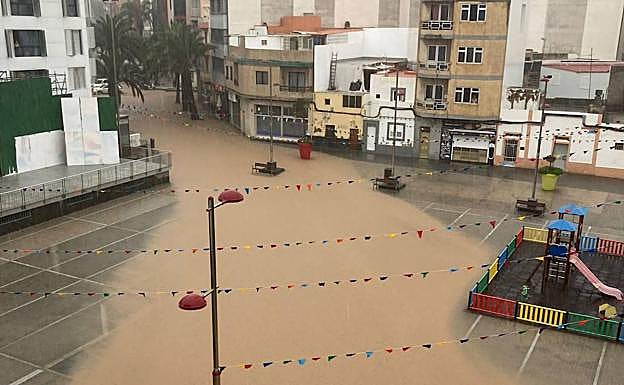 Imagen de la plaza del Pilar inundada. 