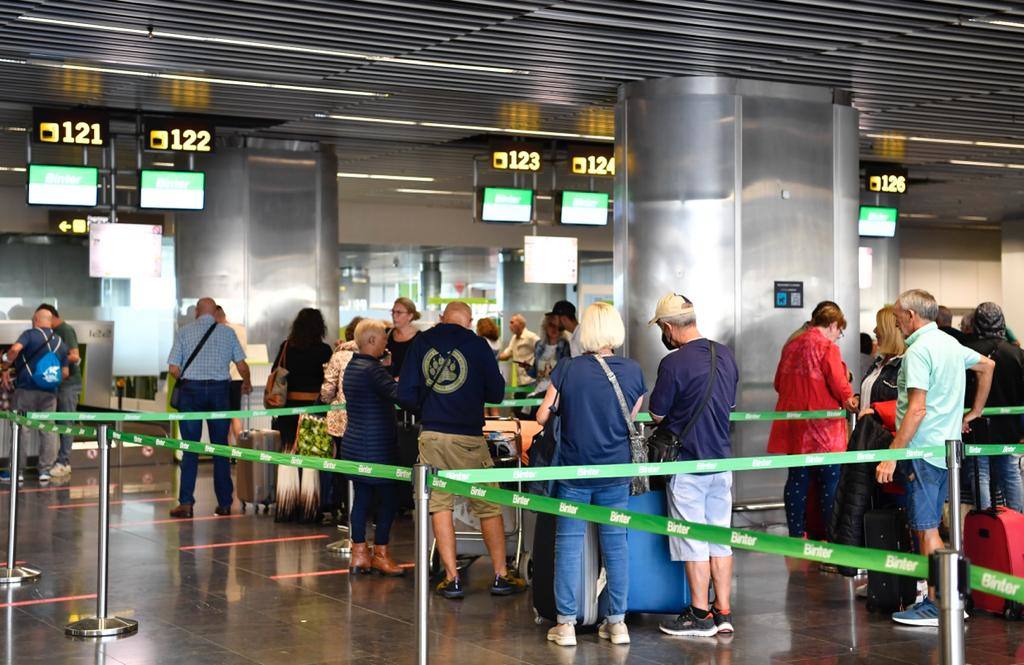 Fotos: Retrasos y cancelaciones en el aeropuerto de Gran Canaria por el paso de &#039;Hermine&#039;