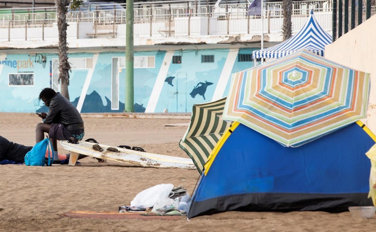 Imagen de archivo de una improvisada caseta en la zona de Las Alcaravaneras. 