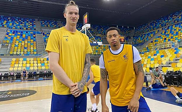 Olek Balcerowski -izquierda-. 