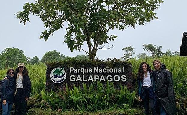 Las cuatro jóvenes, en una foto tomada durante su estancia en el parque nacional.
