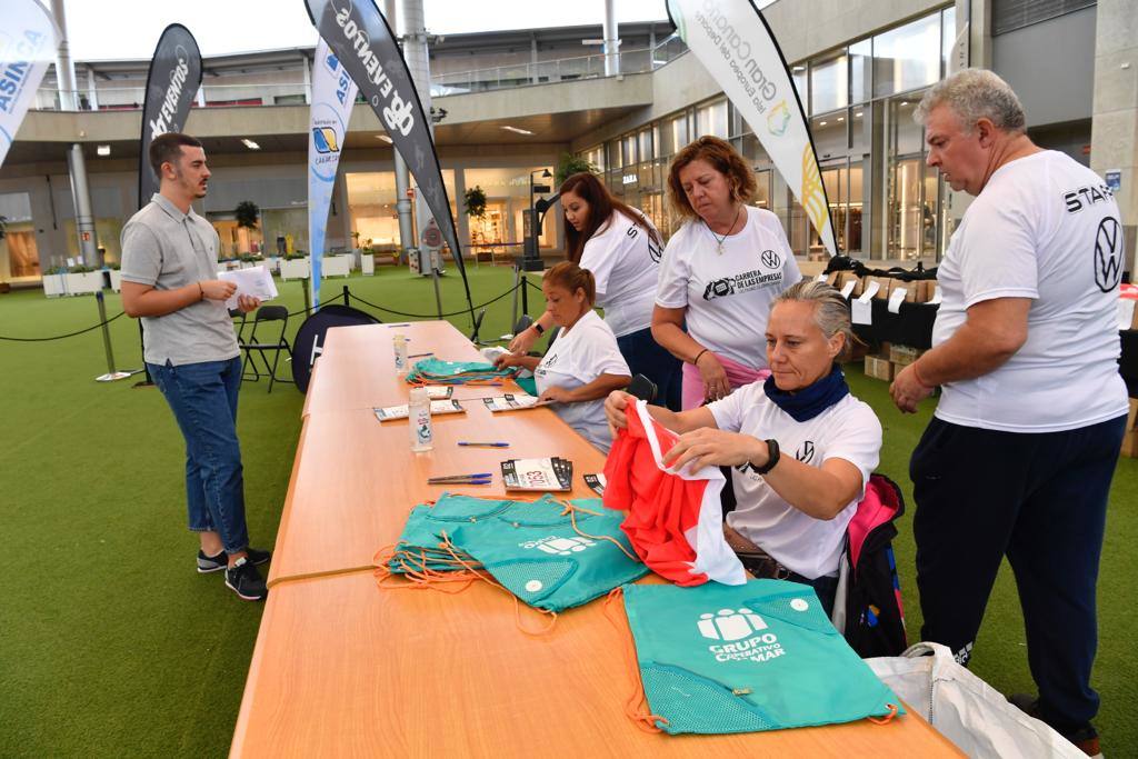 Entrega de dorsales en el Centro Comercial Alisios, este juevs
