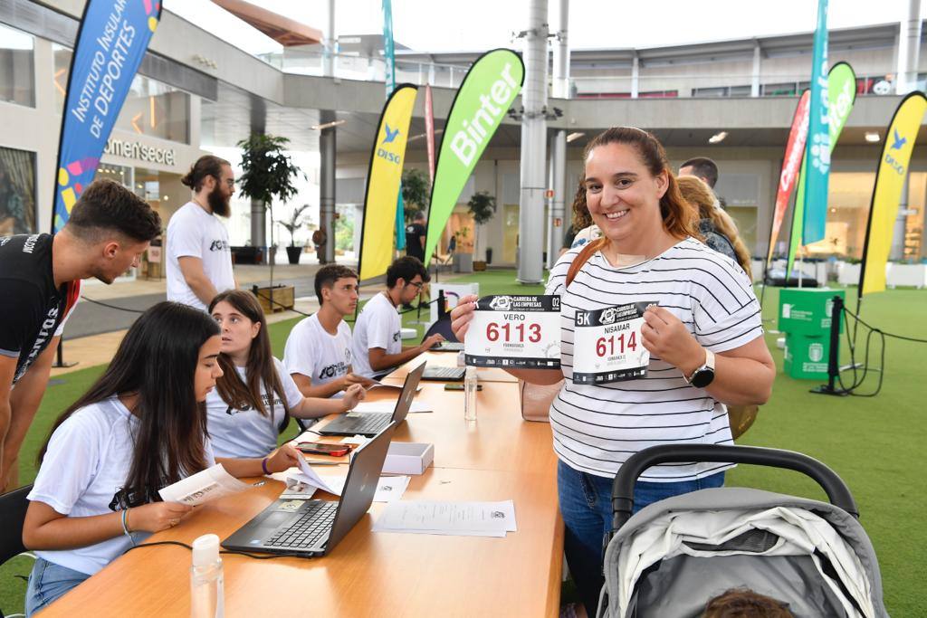 Entrega de dorsales en el Centro Comercial Alisios, este juevs