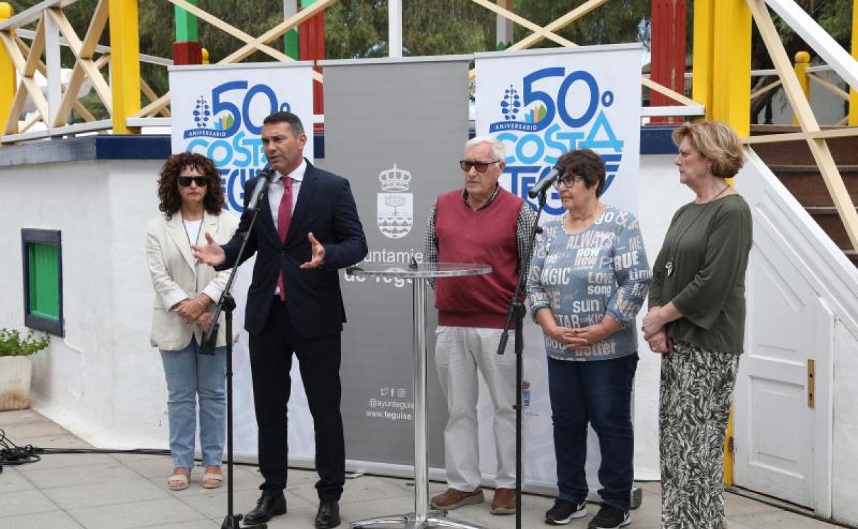 Presentación en Pueblo Marinero. 