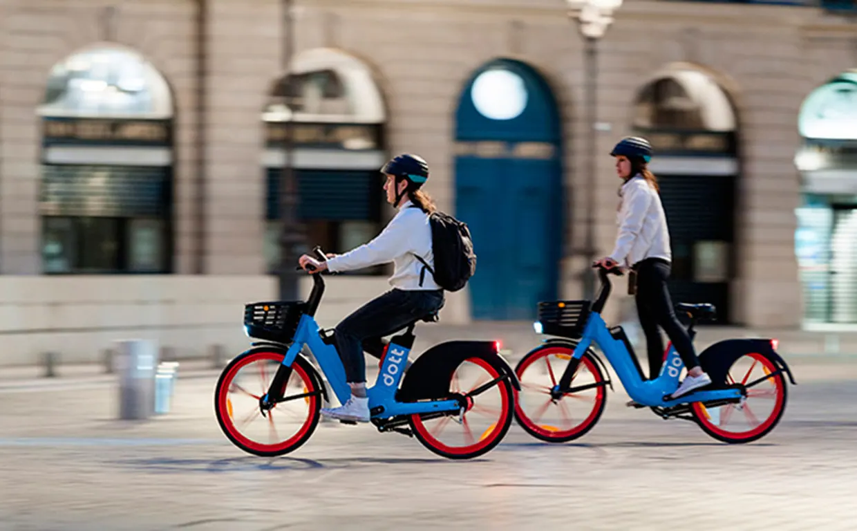 Las bicis eléctricas cada vez son más populares en las ciudades