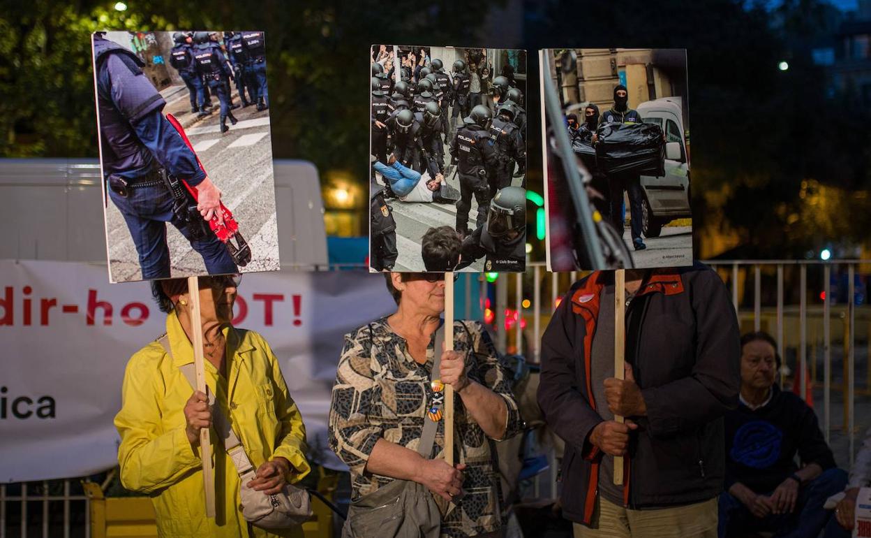 Siete de las escuelas donde hubo cargas policiales el 1-O celebraron este viernes actos de conmemoración por el referéndum.