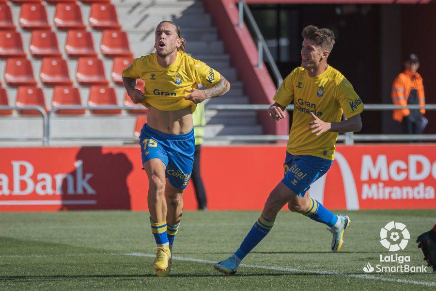 Jiménez celebra el primer gol. 