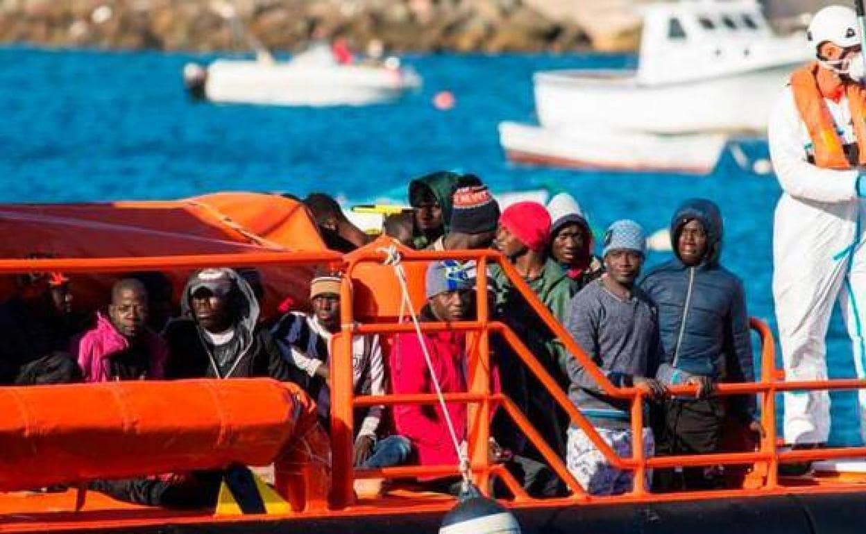 Imagen de archivo de un grupo de migrantes rescatados en Canarias. 