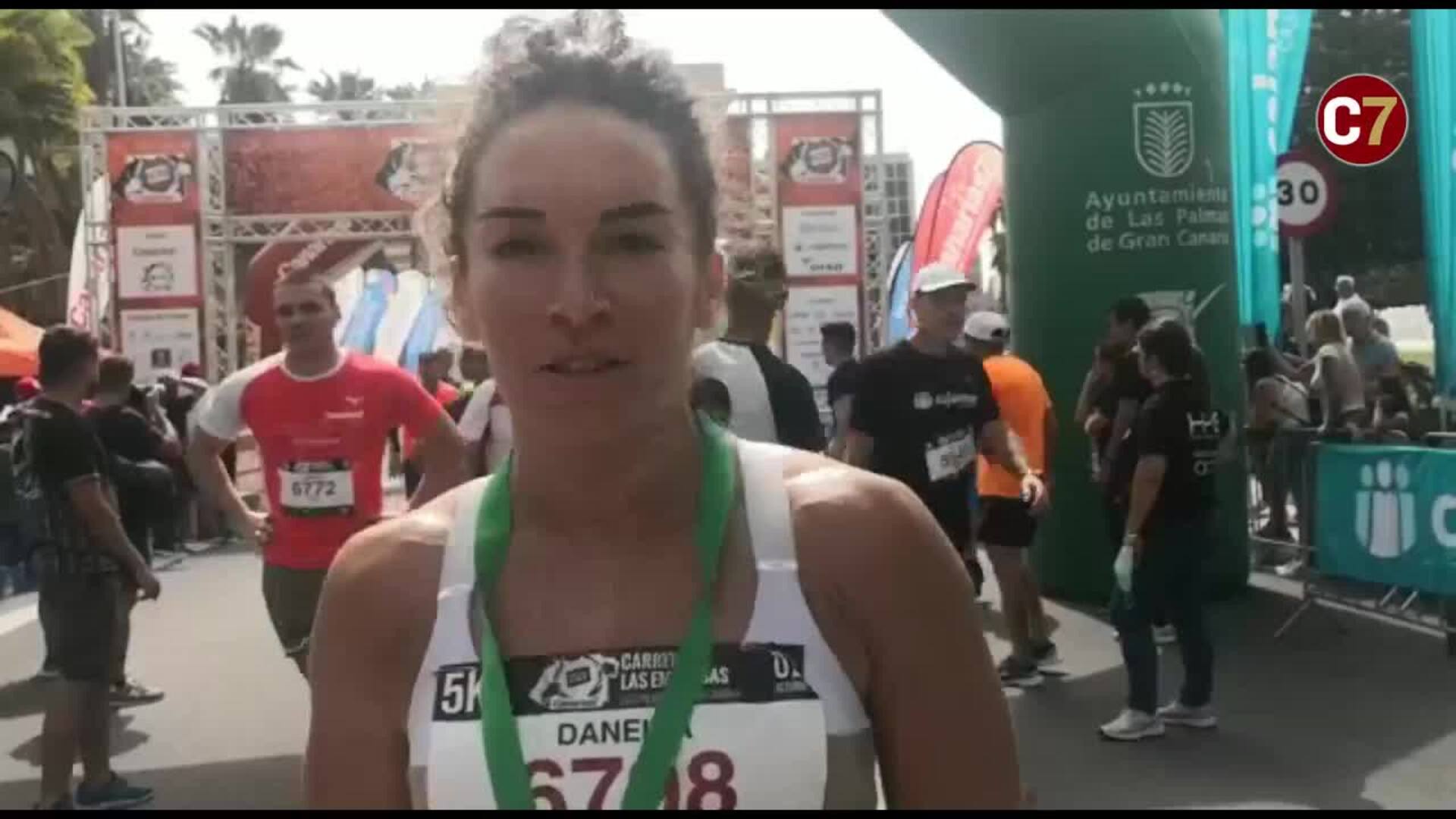 Daneida López, ganadora de la prueba femenina de 5K de la Carrera de las Empresas se muestra contenta tras la victoria
