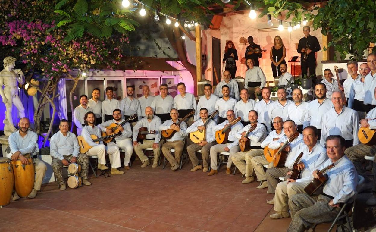 Fotografía de la agrupación en el Palacio Rocha el pasado domingo. 