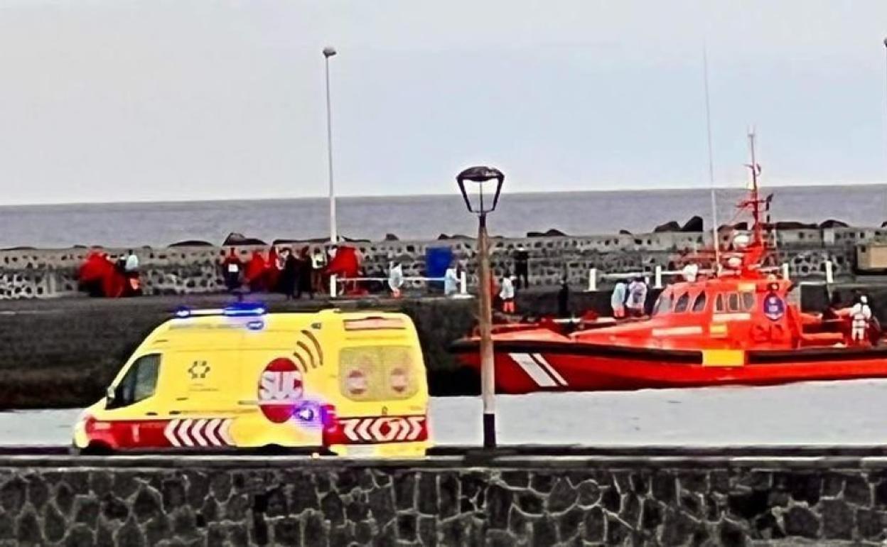 Imagen de archivo de inmigrantes llegando al muelle de La Cebolla. 