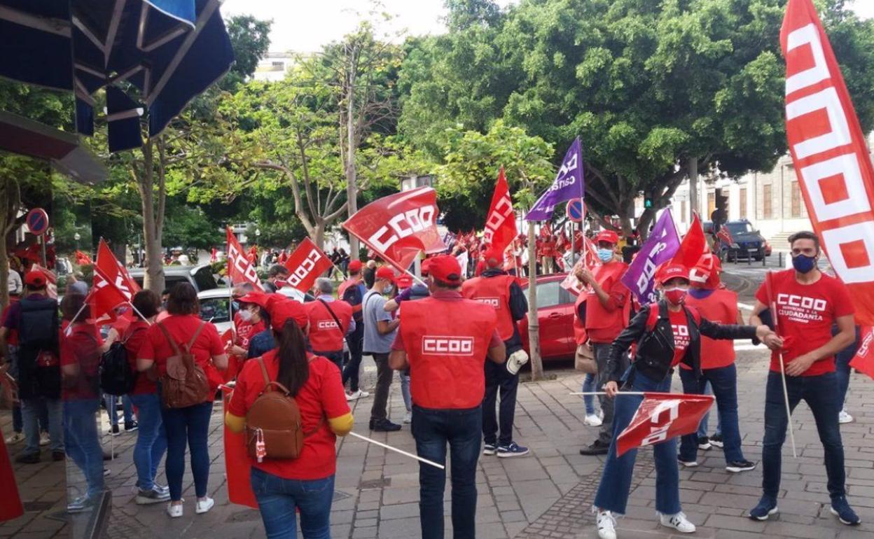 Manifestación en la Plaza Weyler de Santa Cruz de Tenerife. 