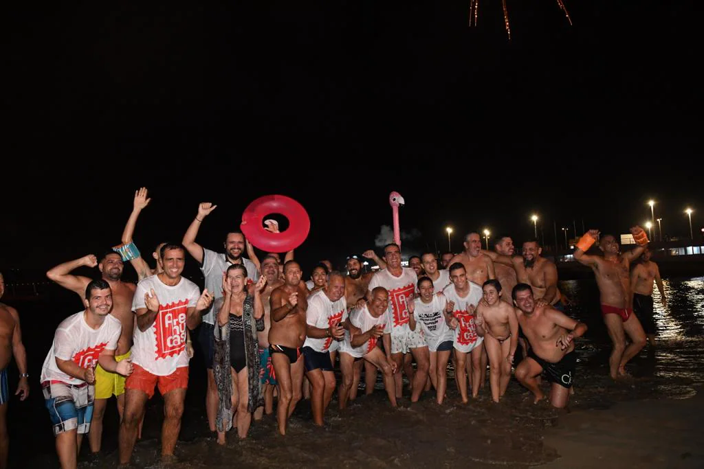 Fotos: La Naval recupera su chapuzón