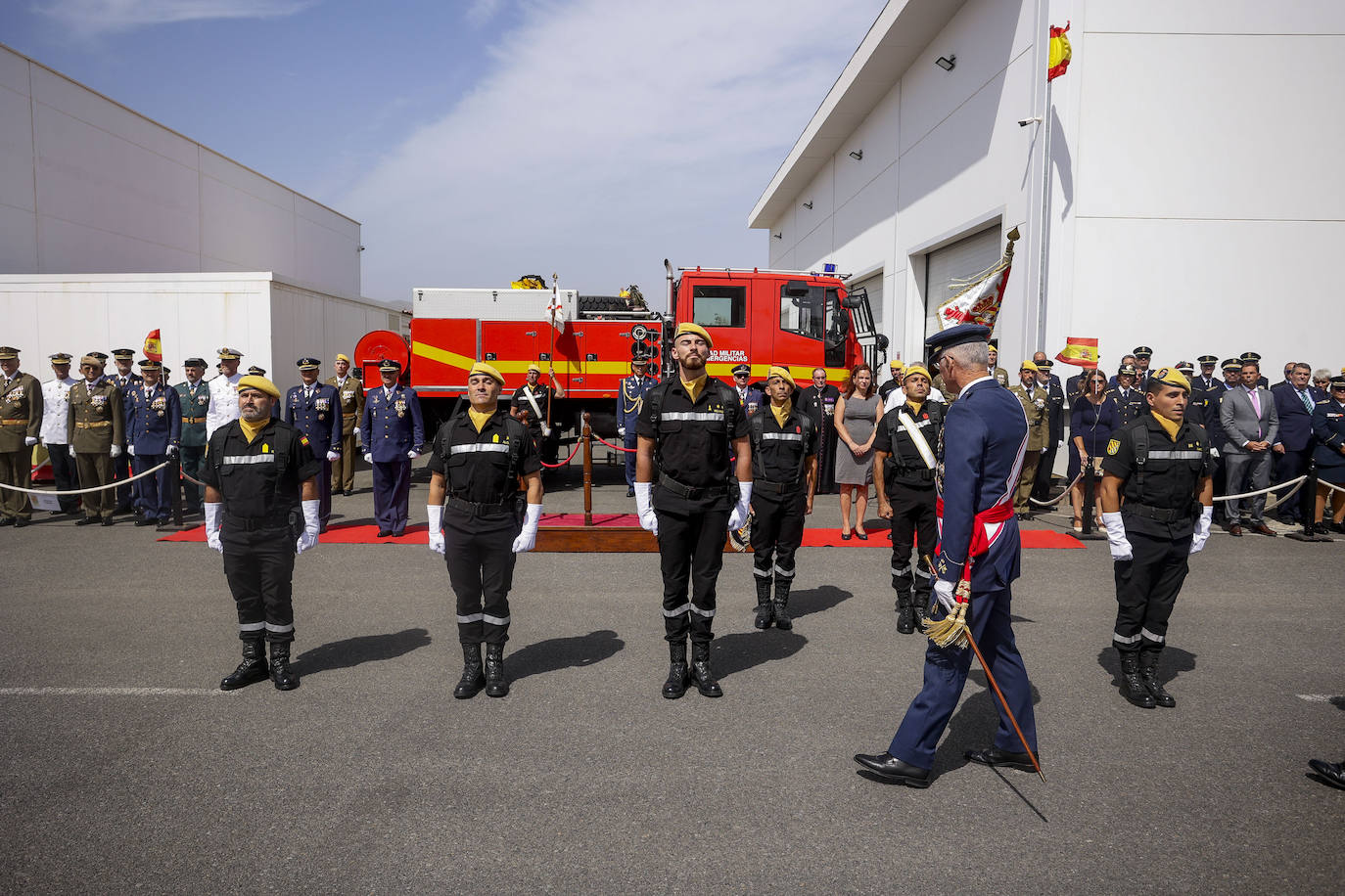 Fotos: Desfile de la UME por la festividad de Nuestra Señora del Rosario, su patrona