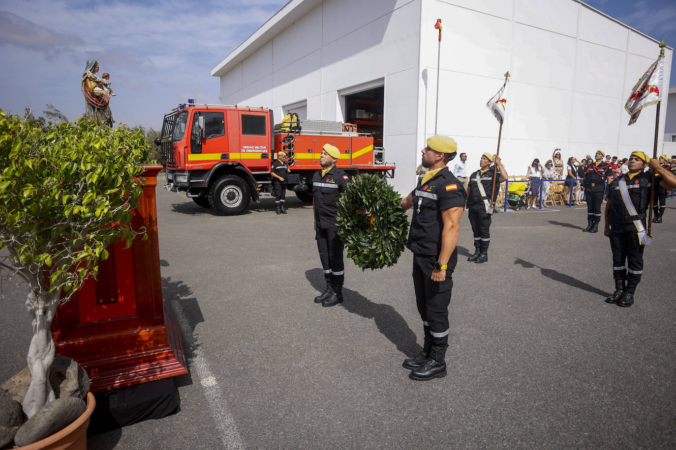 Fotos: Desfile de la UME por la festividad de Nuestra Señora del Rosario, su patrona