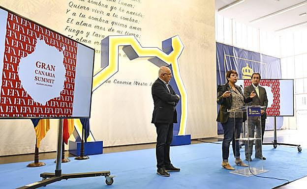 Antonio Morales, Minerva Alonso y Luis Padrón, en la presentación de la cumbre. 